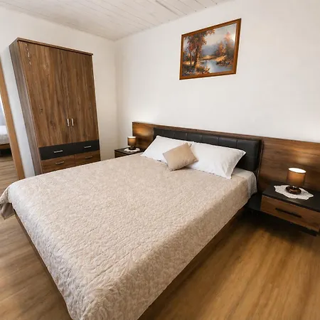 Adria Stone House Semesterbostad *