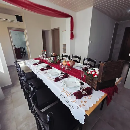 Semesterbostad Adria Stone House