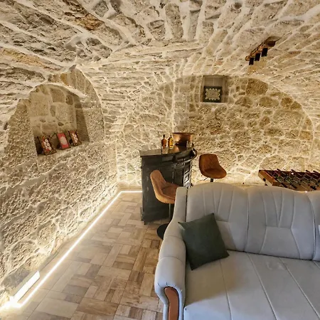 Adria Stone House Semesterbostad *